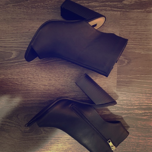 Black ankle booties - Picture 2 of 3
